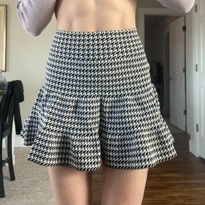 Olivaceous Skirt - Houndstooth Pattern